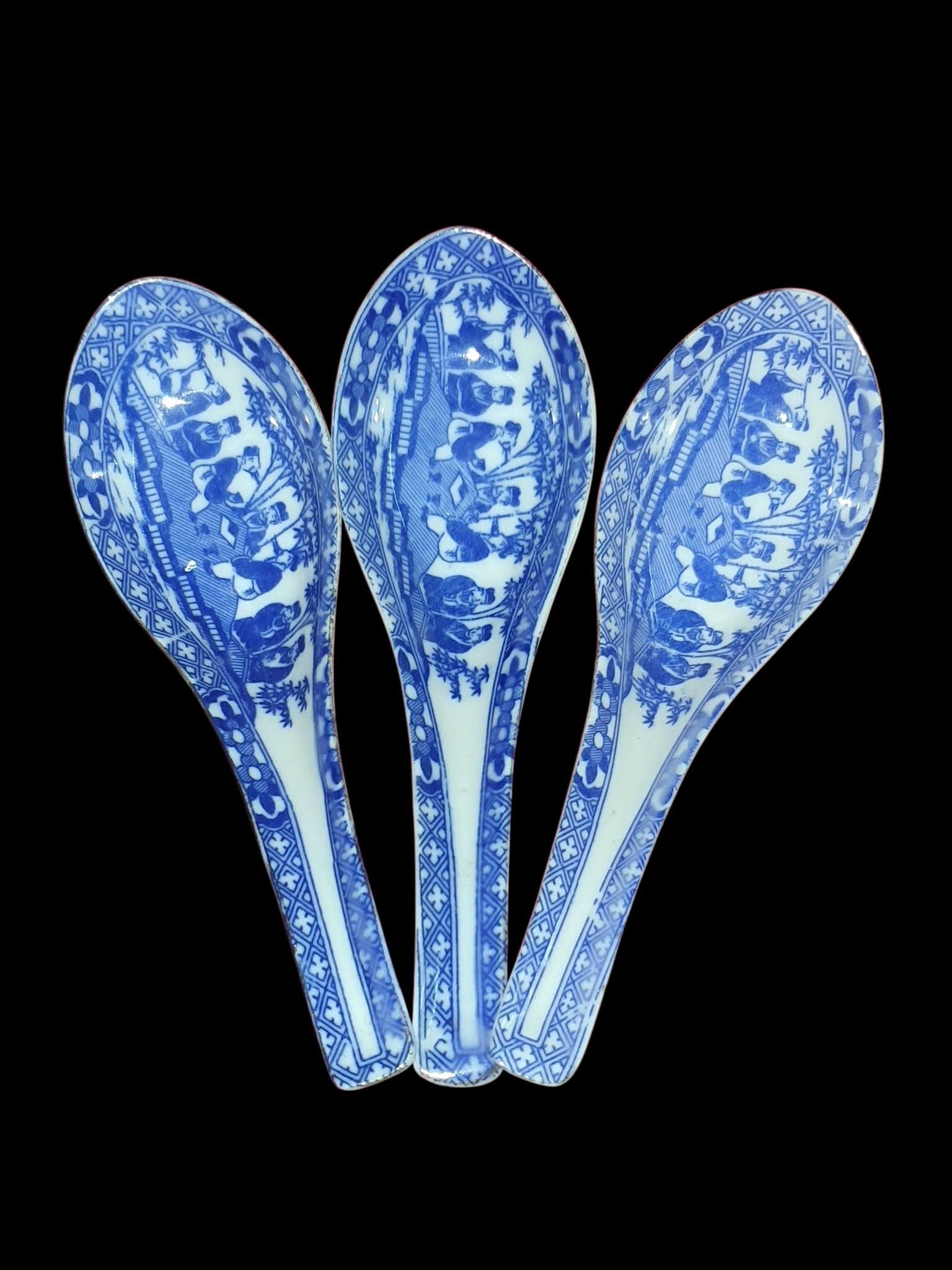 Bộ muỗng gốm men lam – Tích truyện dân gian