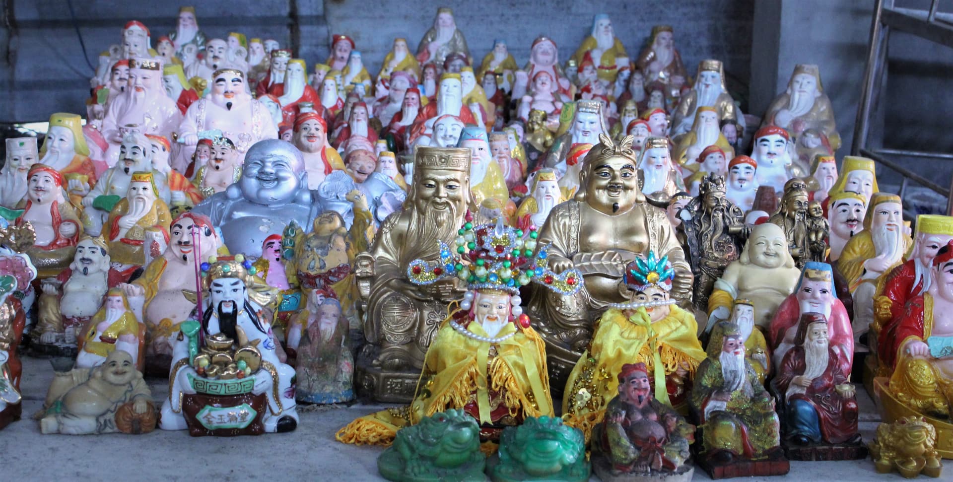 Ông lão 80 tuổi và bộ sưu tập hơn 1.000 tượng Thần Tài, Thổ Địa nhặt từ đường phố